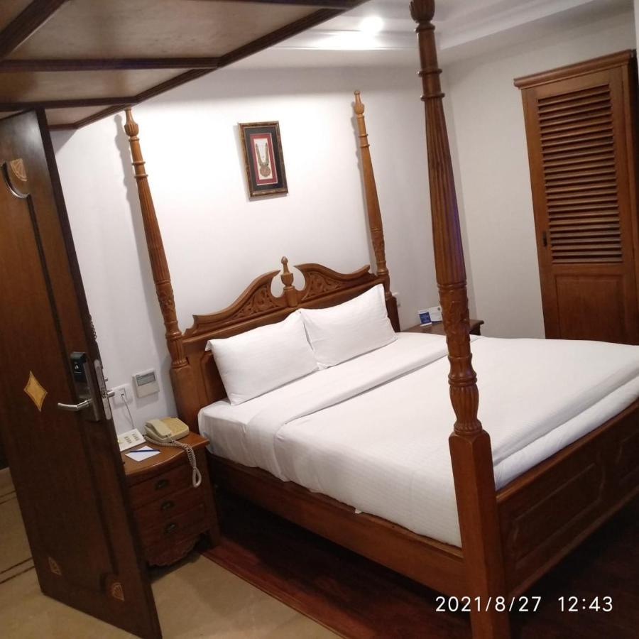 Shravanthi Sarovar Portico Bangalore Exterior photo