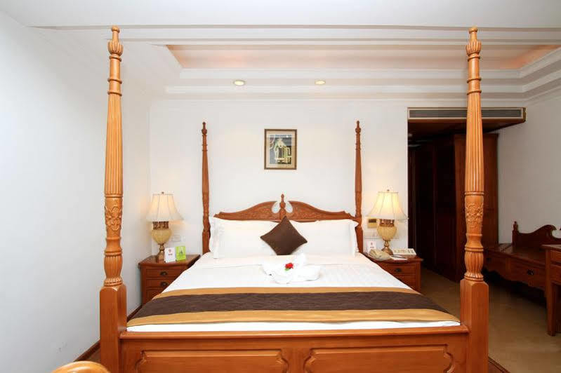 Shravanthi Sarovar Portico Bangalore Exterior photo